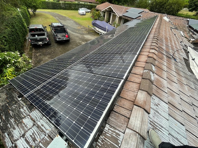 Excellent Solar PV panel cleaning in Kaneohe